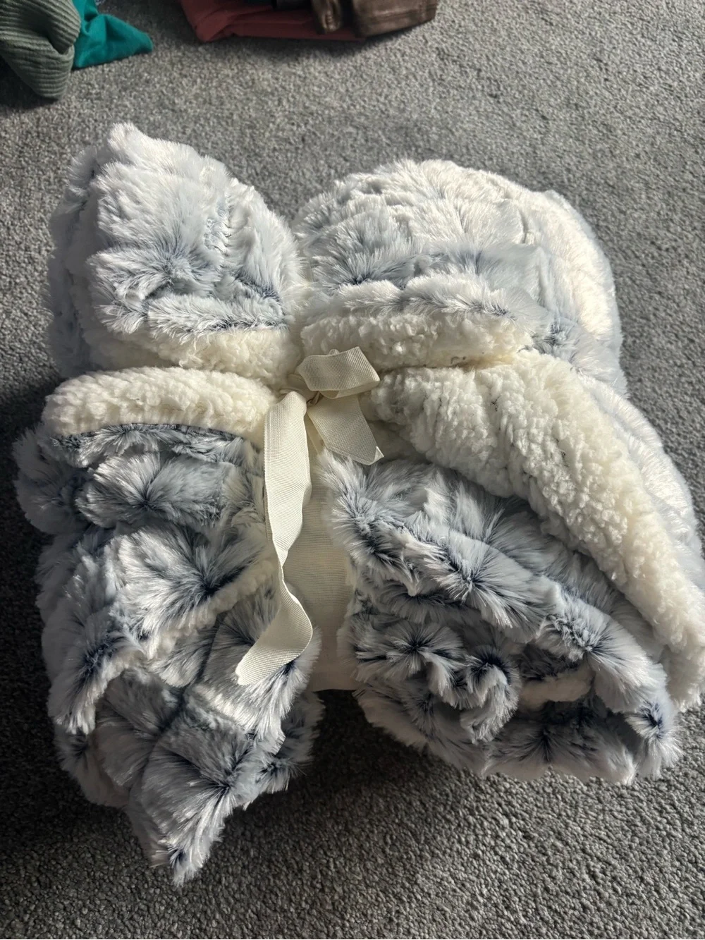 Luxury Micromink Sherpa Throw - Light Gray